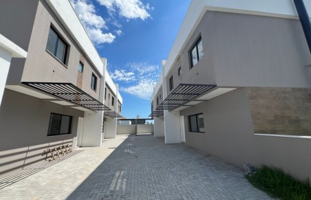 Sobrado 3 Dormitórios, sendo 1 Suíte - Sobrado geminado em Nova Palhoça, Palhoça - Foto 2